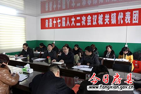 朱光洪在參加城關代表團討論