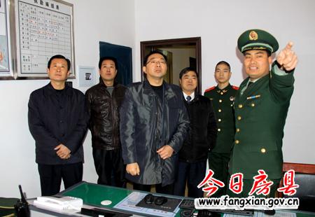 朱光洪看望慰問武警官兵公安干警