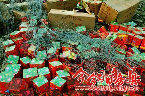 房縣春節(jié)前夕清剿銷毀一批煙花爆竹
