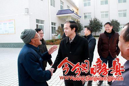 柯大成看望慰問部隊官兵、一線職工和退休老干部