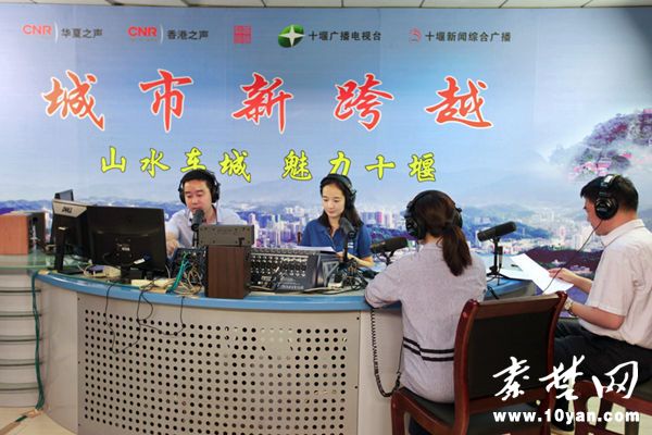 周霽走進直播間接受專訪