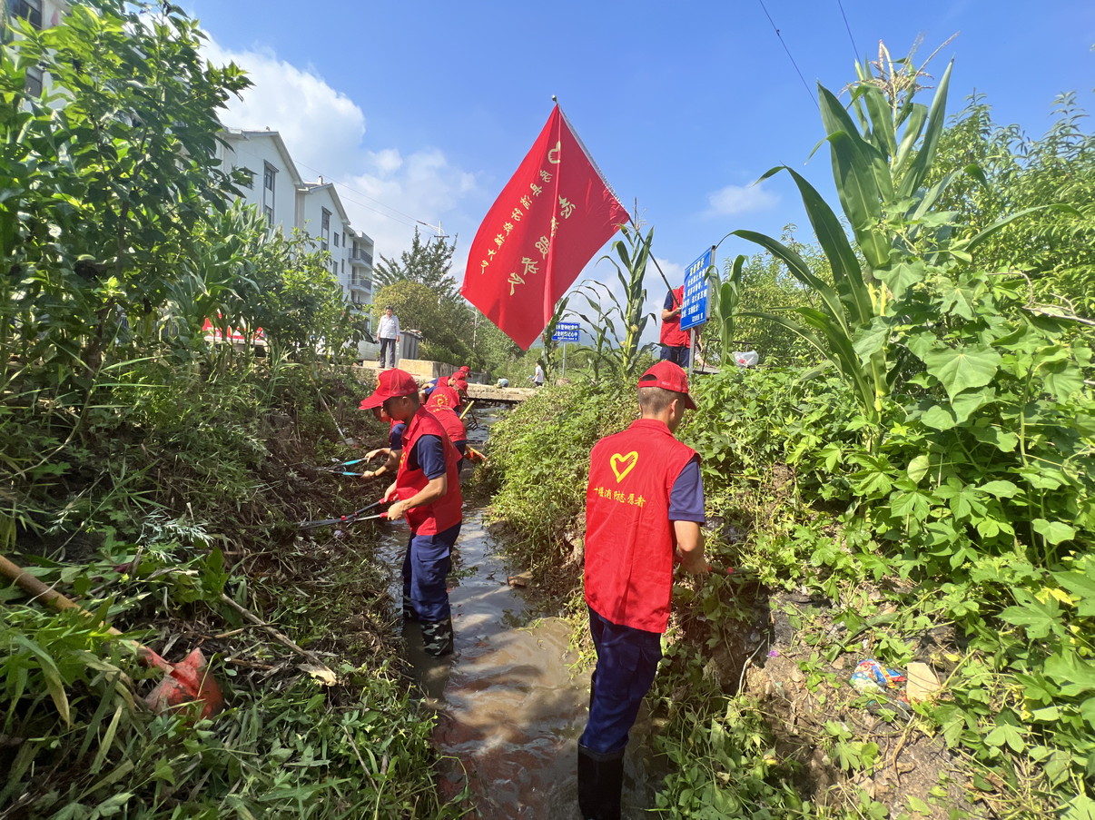 房縣消防開展志愿服務活動助力創文提升行動