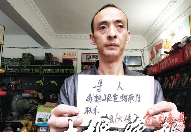 房縣丁字街的這名流浪漢想回家，快來(lái)幫幫他！