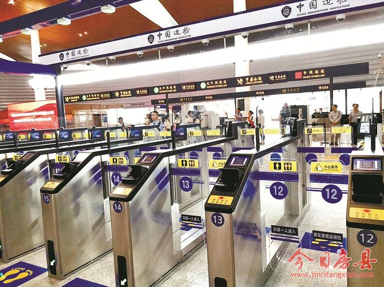 湖北老鄉珠海乘首班穿梭巴士抵港 港珠澳大橋上奔馳40分鐘