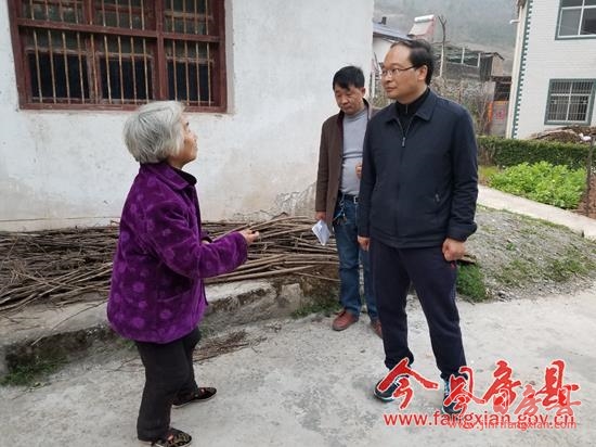 蔡賢忠在入戶走訪檢查精準扶貧工作時強調 扎實開展“五大行動” 杜絕走形式幫扶 讓群眾穩定增收致富