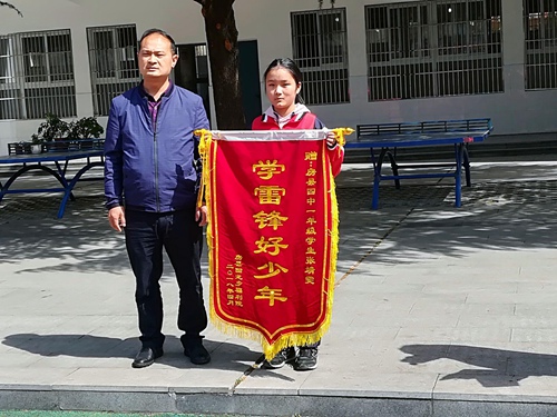 城關四中學雷鋒好少年