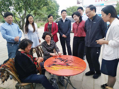 省婦聯(lián)副主席高勤來(lái)房調(diào)研婦聯(lián)改革工作