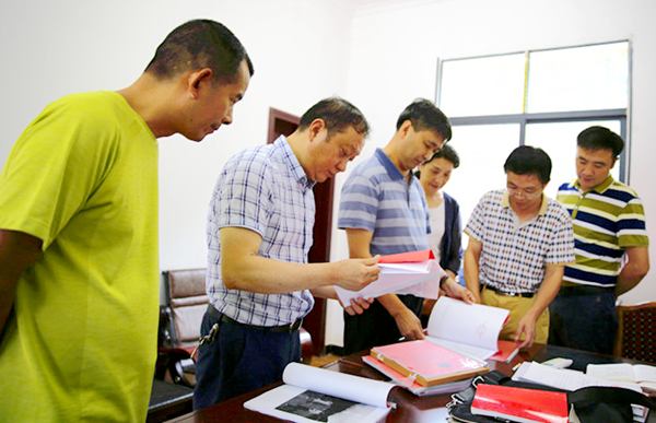 省人大常委會調(diào)研我縣“代表行動回頭看”活動