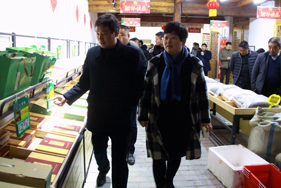 鄖西縣代表團來房考察