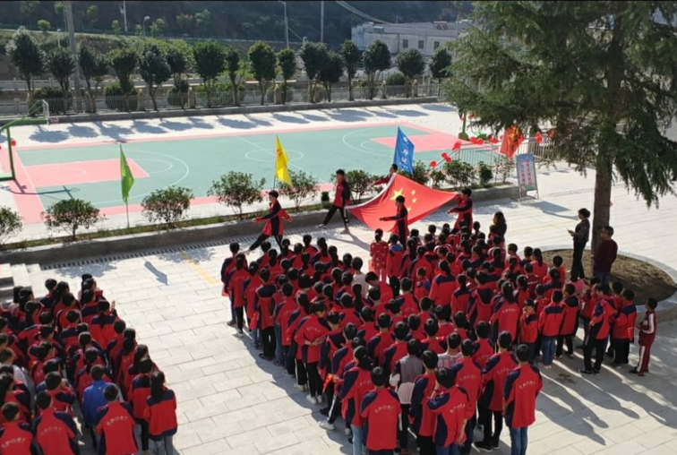 萬峪初中開展系列活動(dòng)迎國慶