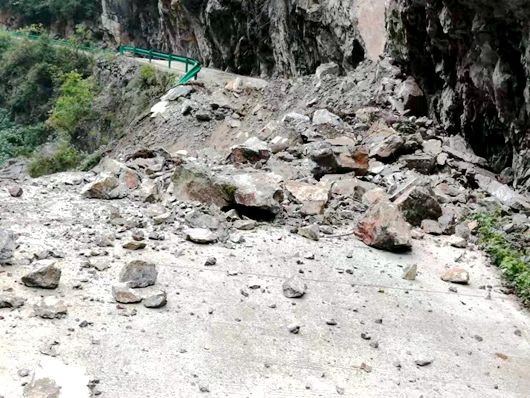 尹吉甫鎮(zhèn)：山體滑坡沖斷村民出行路