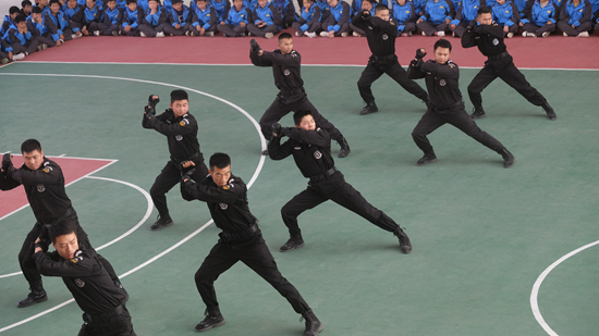 思源實(shí)驗(yàn)學(xué)校開(kāi)展反恐防暴應(yīng)急演練活動(dòng)