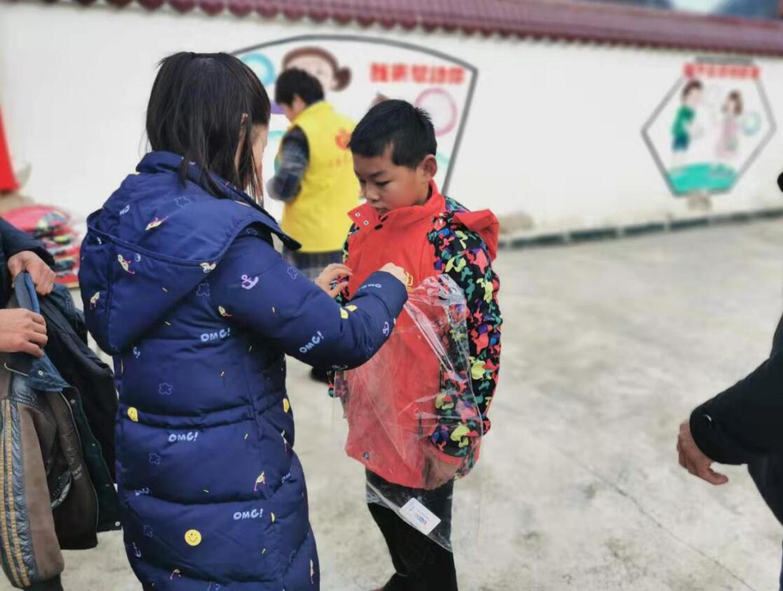慈善獻(xiàn)愛(ài)心 真情暖人心