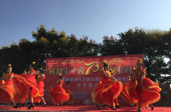 紅塔鎮(zhèn)村村載歌載舞歌唱祖國