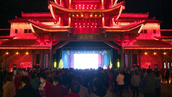 西關(guān)街“國(guó)粹”開(kāi)演 游客過(guò)足戲癮