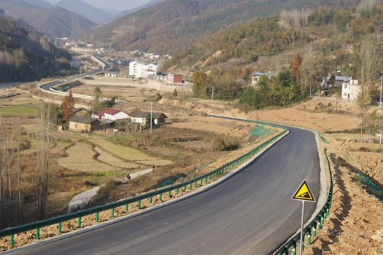 房白公路建成通車(chē)