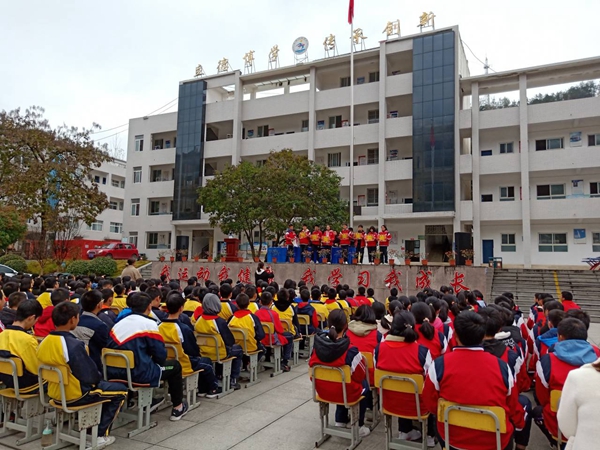 門古中學：召開“不負韶華 努力學習”期中表彰大會