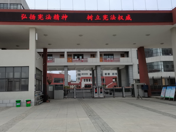 房縣思源實驗學(xué)校開展“憲法宣傳周”活動