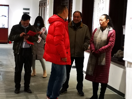 “暢游大荊楚 跟‘鄂’來(lái)打卡”消費(fèi)直播季活動(dòng)走進(jìn)房縣西關(guān)街