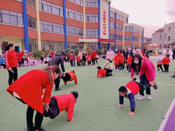 軍店鎮(zhèn)中心幼兒園:連續(xù)九年舉行冬季趣味運(yùn)動(dòng)會(huì)