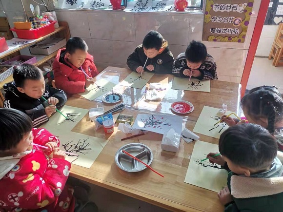 房縣軍店鎮(zhèn)中心幼兒園：多形式開展“慶元旦 迎新年”主題教育活動(dòng)