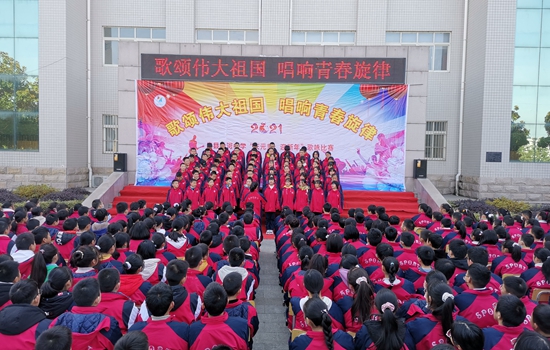 房縣七河中學舉辦 “慶元旦  迎新年”合唱歌詠比賽