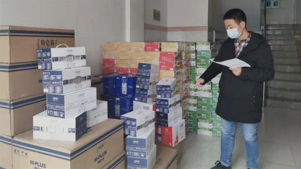 愛心企業(yè)為醫(yī)療機構(gòu)捐贈牛奶