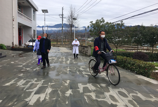 對一名駐村工作隊(duì)長的戰(zhàn)“疫”見聞 ——記化龍堰鎮(zhèn)化龍村駐村工作隊(duì)長李身勇