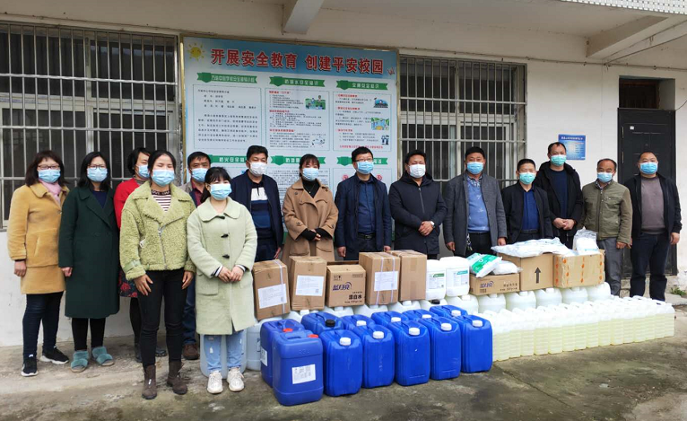 萬峪河鄉政府向萬峪中小學校提供抗疫物資助力復學