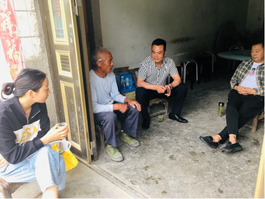化龍堰鎮渭溝村王磊帶領群眾脫貧致富側記