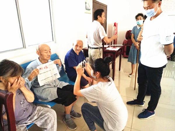 城關(guān)鎮(zhèn)＂上門認(rèn)證” 暖人心