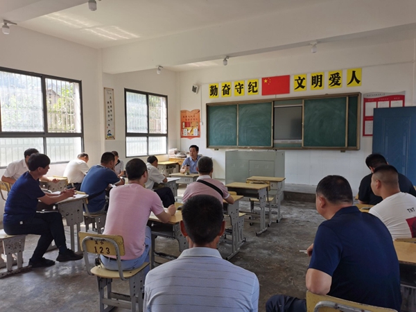 房縣尹吉甫鎮玉堤學校學生宿舍建設項目開工建設