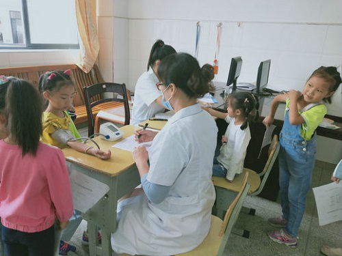 軍店小學：免費體檢為學生健康“護航”
