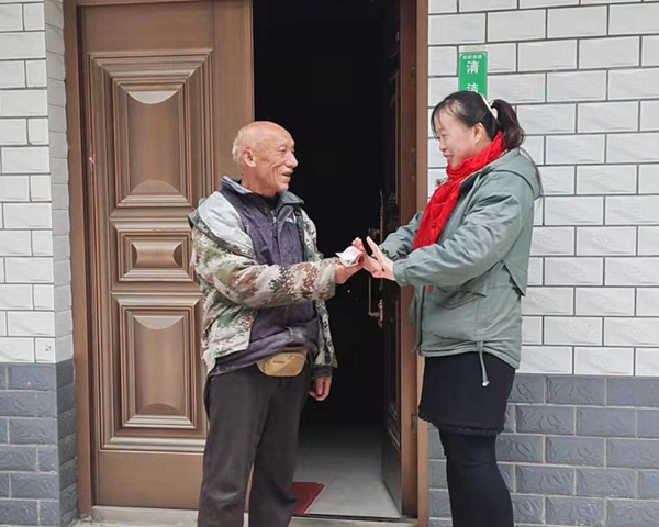 房縣姚坪鄉：拾金不昧揚美德 好人善舉蔚成風