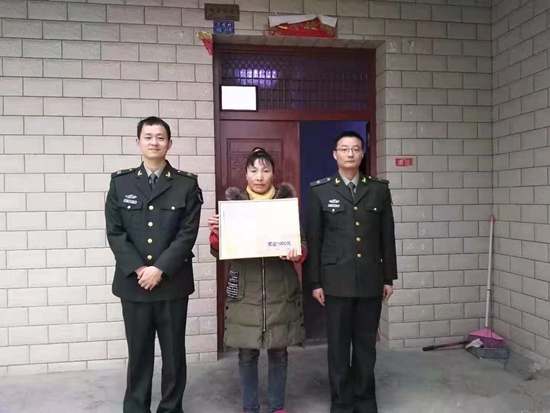暖心！房縣為立功軍人家庭送喜報，把榮譽和掌聲送給軍屬