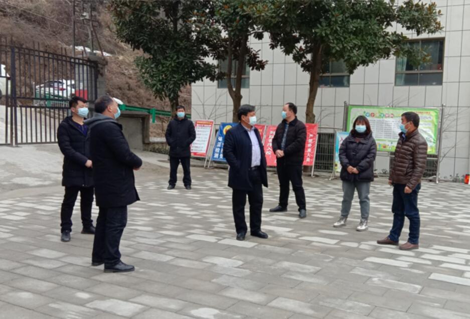 萬峪河鄉黨委政府為學校辦實事