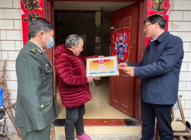 化龍堰鎮：喜報送到家門口  擁軍優屬氛圍濃