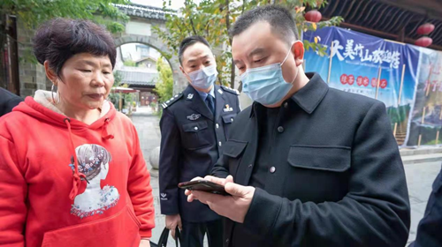 我為群眾辦實事：齊心反詐 貼心服務 城管局長化身反詐宣傳員