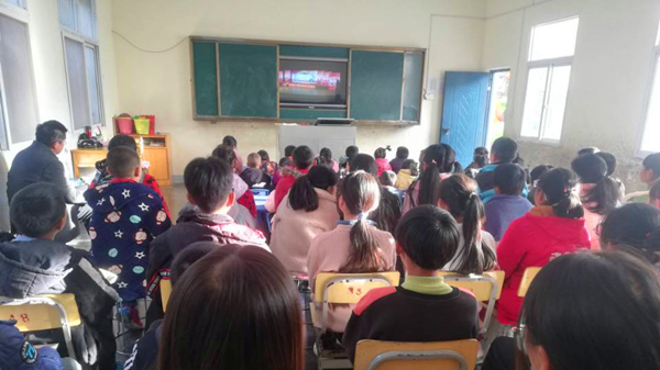 中堰小學多種形式“學憲法”