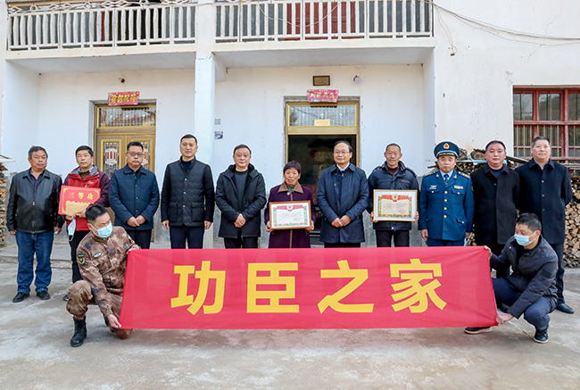 蔡賢忠?guī)ьI(lǐng)縣四大家領(lǐng)導(dǎo)開展春節(jié)慰問