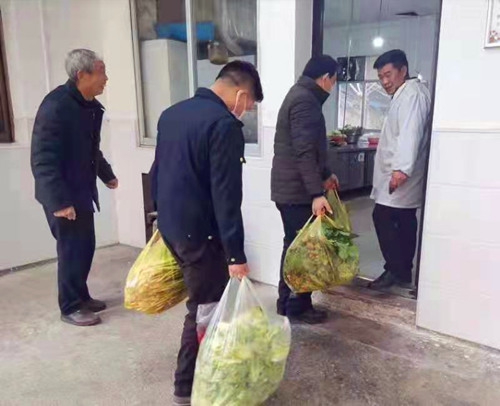 縣城管執法局:為敬老院送愛心蔬菜 提升老人幸福感