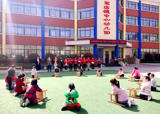 房縣幼兒園開展送教下鄉(xiāng)暨玩具捐贈活動