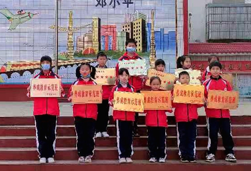 縣實驗小學(xué) 舉行文明月表彰暨“悅讀·健康”讀書節(jié)啟動儀式