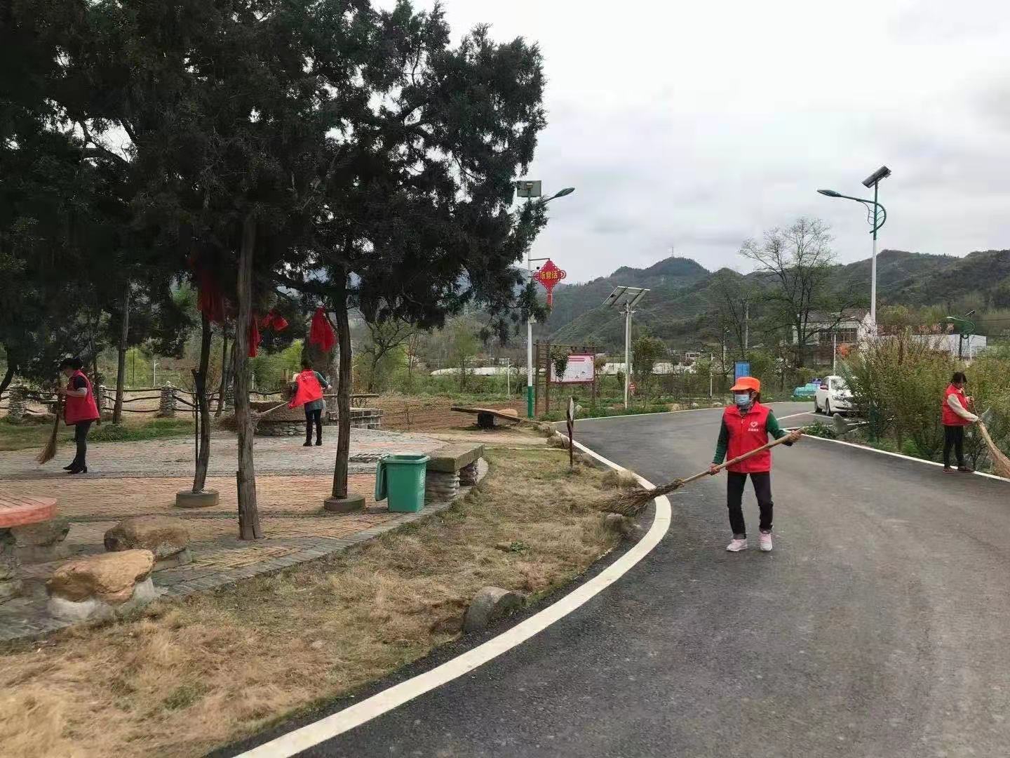化龍堰鎮：深入學黨史辦實事  持續推進村莊清潔