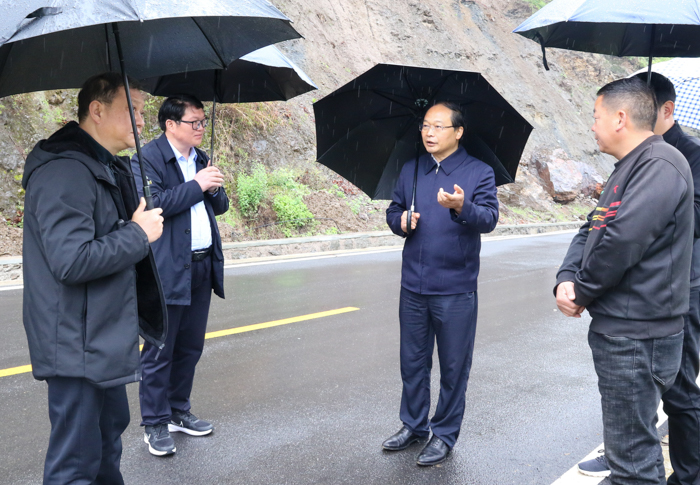 蔡賢忠在門古寺鎮調研時強調：堅持黨建引領鄉村振興