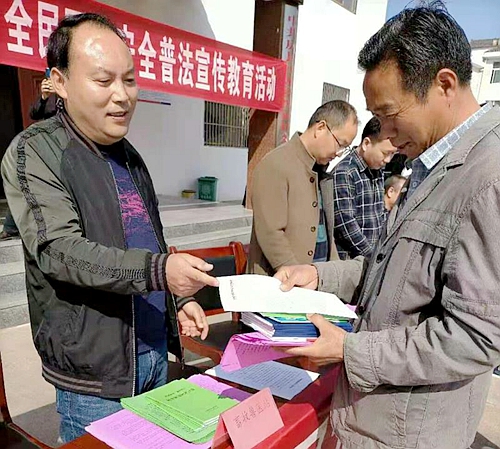 縣畜牧獸醫服務中心開展4·15國家安全教育日普法宣傳活動