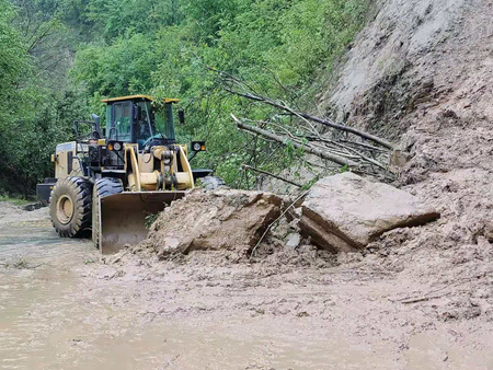縣交通運輸局： 以雨為令快行動  全力以赴保暢通