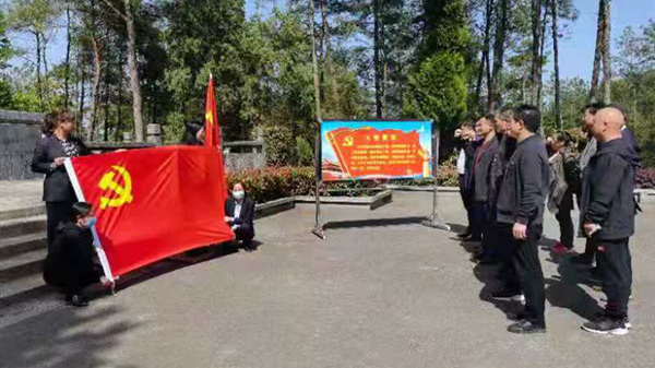 房縣供銷社緬懷先烈 銘記歷史
