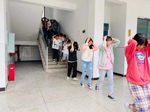 窯淮學校開展防地震應急演練