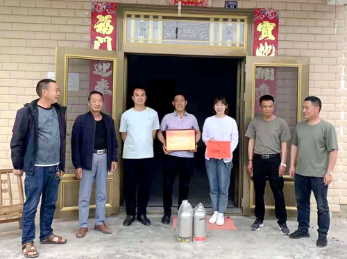 門古寺鎮為立功受獎現役軍人家屬送喜報